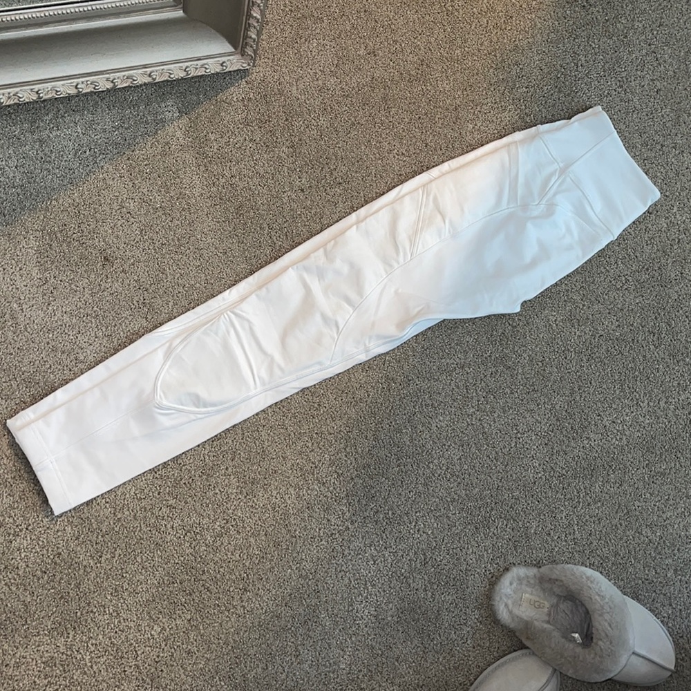 White lululemon leggings